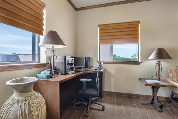 Business Center 27 of 30