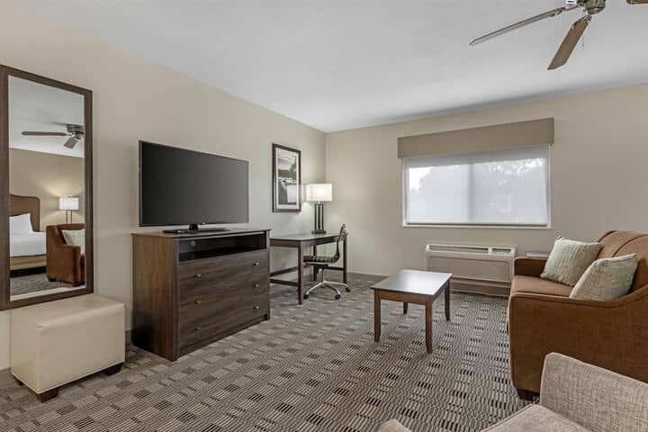 Room 8 of 30