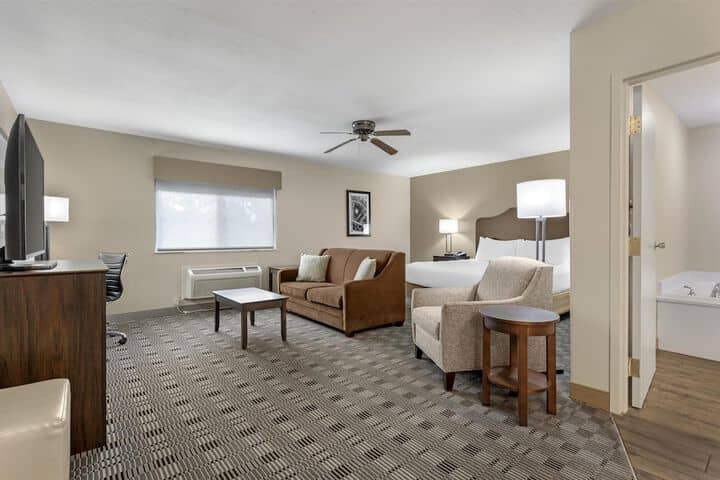 Room 7 of 30