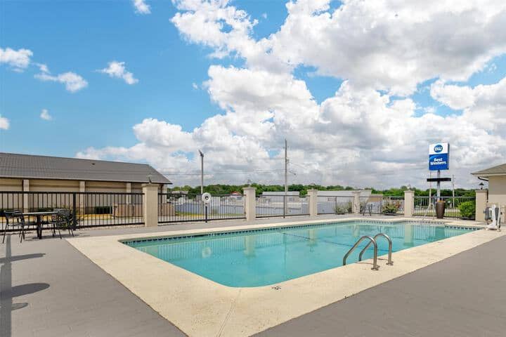 Pool 19 of 30